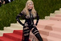 جنون الأزياء سمة حفل ميت بول