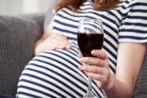 دراسة: تأثير الكحوليات خلال فترة الحمل على حديثي الولادة