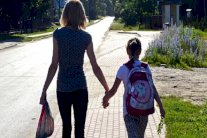 لتلك الأسباب نضعف أمام الأطفال