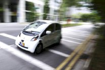 سنغافورة تطلق أول سيارات تاكسي آلية القيادة في العالم