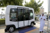 تجريب أول حافلة كهربائية بدون سائق في شوارع دبي