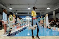 أسبوع الموضة في نيويورك يعود إلى الحياة