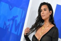 فرنسا: توقيف 16 شخصا لصلتهم بسرقة كيم كارداشيان