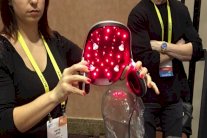 فرشاة شعر ذكية وعصابة رأس مكان الطبيب