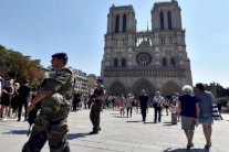 باريس تحمي النجوم بحراسة أمنية مشددة في أسبوع الموضة