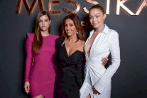 ميسيكا تحتفل مع جيجي حديد بميلاد تشكيلة Move