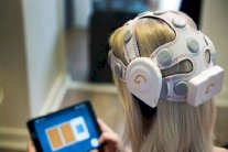 سماعة رأس تنذر بالخرف أثناء اللعب