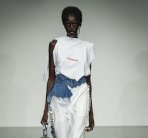 فوستين شتاينميتز تعيد تقديم قطع ملابس النساء الأساسية