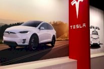 تيسلا تسجل أكبر خسارة في تاريخها