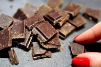 الشوكولاته تقلل خطر إصابة ذي الوزن الزائد بنوبة قلبية