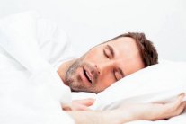 الشخير العالي يزيد خطر الاصابة بالزهايمر