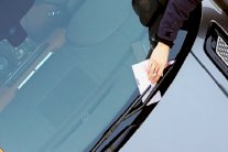 تطبيق يدعو للإبلاغ عن مخالفي السير مقابل المال