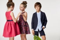 كارولينا هيريرا وتشكيلة مفعمة بالألوان للأمهات والبنات