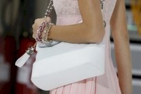 نجمات يتألقن بحقيبة غابرييل من إبداع شانيل