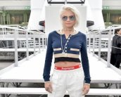 كارا ديليفن بإطلالة رياضية جريئة من ابداع شانيل