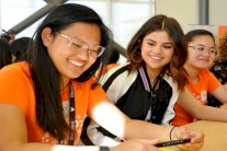 غوميز وحملة توعية مع كوتش في المدارس