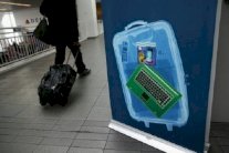 أميركا قد توسع منع الحواسيب في مقصورات الطائرات