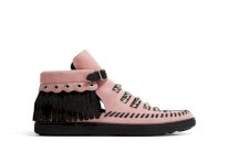 كوتش تطلق تشكيلة الربيع والصيف