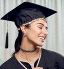 يوم التخرّج بتوقيع دار سواروفسكي ومجوهراتها المتألّقة