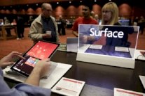 حاسوب جديد للطلاب من