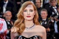 شاستاين تُشِع ألقاً بمجوهرات بياجيه في كان