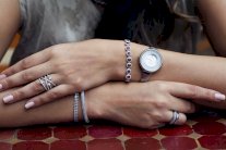 أكملي أناقتك الرمضانية بقطع متلألئة من سواروفسكي