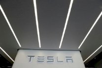 تيسلا من عالم السيارات الى الموسيقى