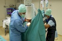 إعادة وصل ذراعي امرأة قطعا في حادث قطار في فرنسا