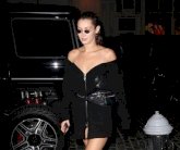 بيلا حديد تتألق بحذاء من إبداع ستيوارت ويتزمان