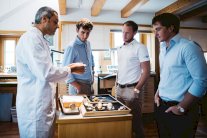 جولة لسفراء بياجيه في معمل الدار