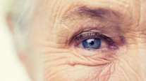 دراسة تكشف رابطًا بين أمراض العين والزهايمر