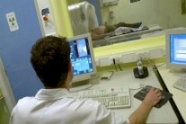 أولاد المصابين بالسرطان يتراجع دخلهم مستقبلا