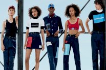 كالفن كلاين تطلق الحملة الدعائية لأحدث تشكيلاتها من الجينز 