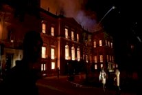 حريق هائل يجتاح المتحف الوطني في البرازيل