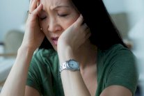 العلاج الهرموني يمنع الاكتئاب قبيل دخول المرأة سن اليأس