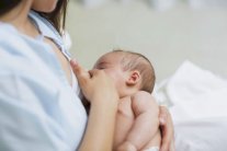 الرضاعة تقي الأم من مرض السكري