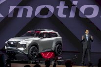 كروس أوفر من نيسان سيارة تمزج الواقع بالخيال