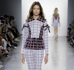 بدل مميزة للسيدات من المصممة الصينية فيفيان هو