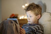 الساعات الطويلة أمام الشاشة تغير تركيب دماغ الأطفال