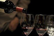 تناول كأسين من النبيذ كل يوم يفيد الدماغ