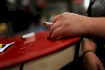 التدخين يزيد خطر الاصابة بالصمم