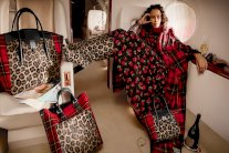 مايكل كورس تطلق حملتها الاعلانية