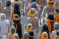 الأغوريون الذين يمارسون الجنس مع الموتى ويأكلونهم في الهند