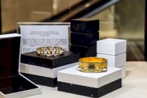 بلومينغديلز دبي وهيئة دبي للسياحة يطلقان تشكيلة مجوهرات من MKS