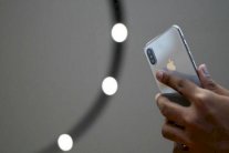 الصحة العالمية تحذر من مخاطر الهواتف الذكية على السمع