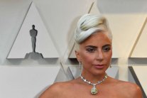 ليدي غاغا تطل بقلادة ماسية ثمنها 30 مليون دولار في الأوسكار!