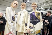 صور من كواليس عرض أزياء فالنتينو لخريف وشتاء 2019