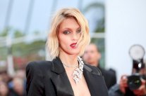 هؤلاء النجمات تألقن مع مجوهرات بوشرون في مهرجان 