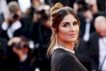 نجمات يبرزن جمالهن بمجوهرات 