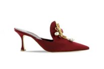 مانولو بلانيك يطلق مجموعة مجوهرات خاصة للأحذية